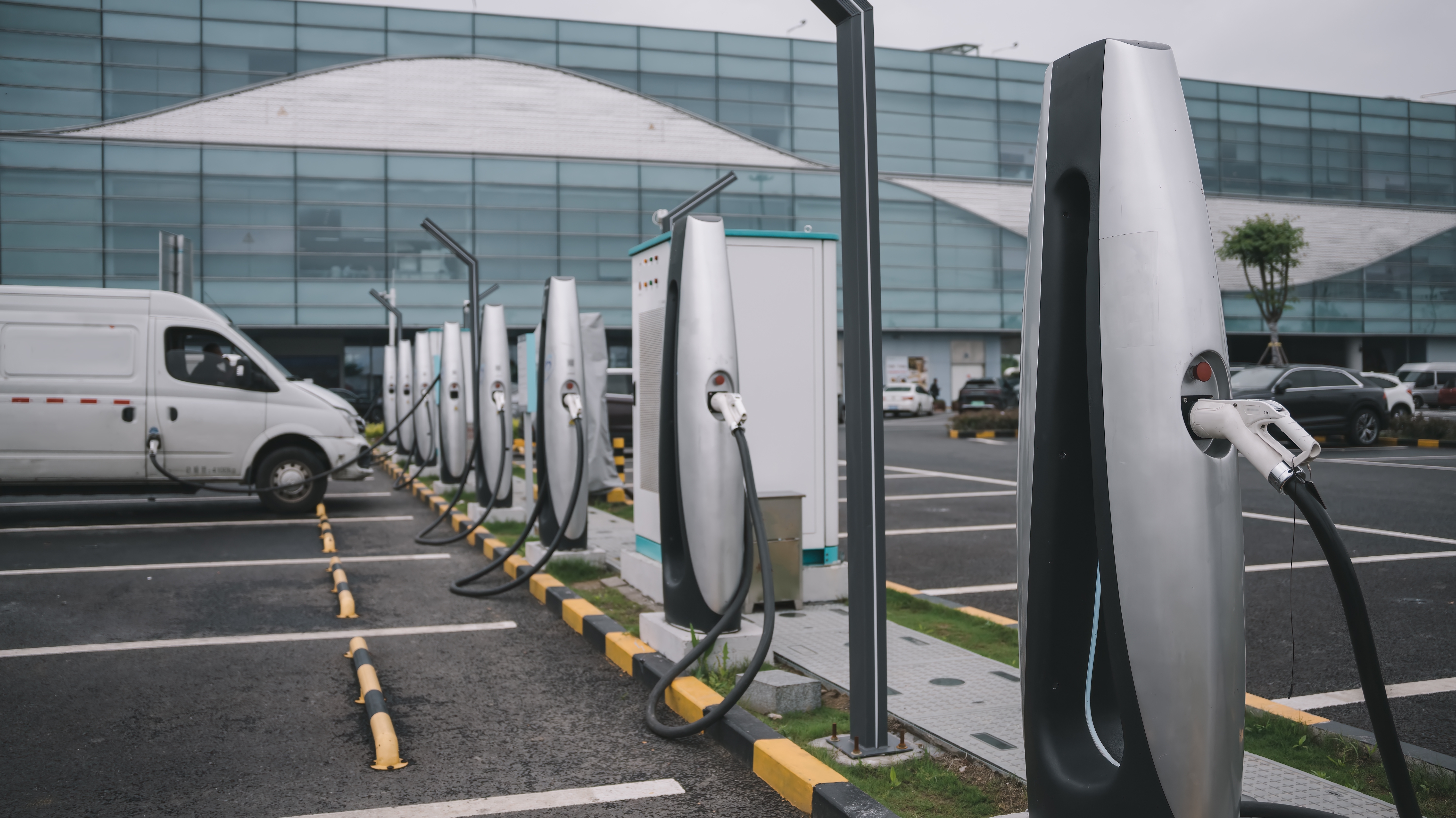 Modern,Electric,Vehicle,Charging,Stations,At,Urban,Parking,Lot